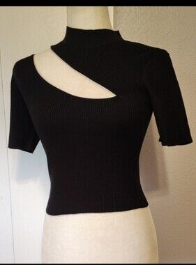 Le Lis Ribbed Cutout Mock Neck Crop Top - Small